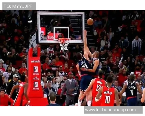 快船半场微弱领先火箭祖巴茨表现出色杜兰特状态低迷仅得7分 快船半场微弱领先火箭祖巴茨表现出色杜兰特状态低迷仅得7分