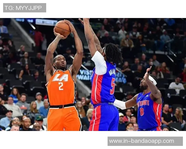 小卡狂砍55分平历史纪录球队更衣室泼水庆祝四连胜喜悦洋溢