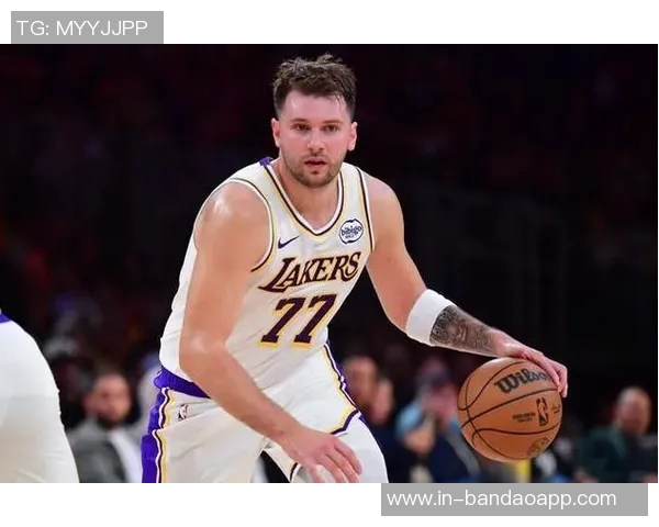 弗拉格巧妙制造东契奇犯规瞬间引发热议球迷直呼太戏剧化